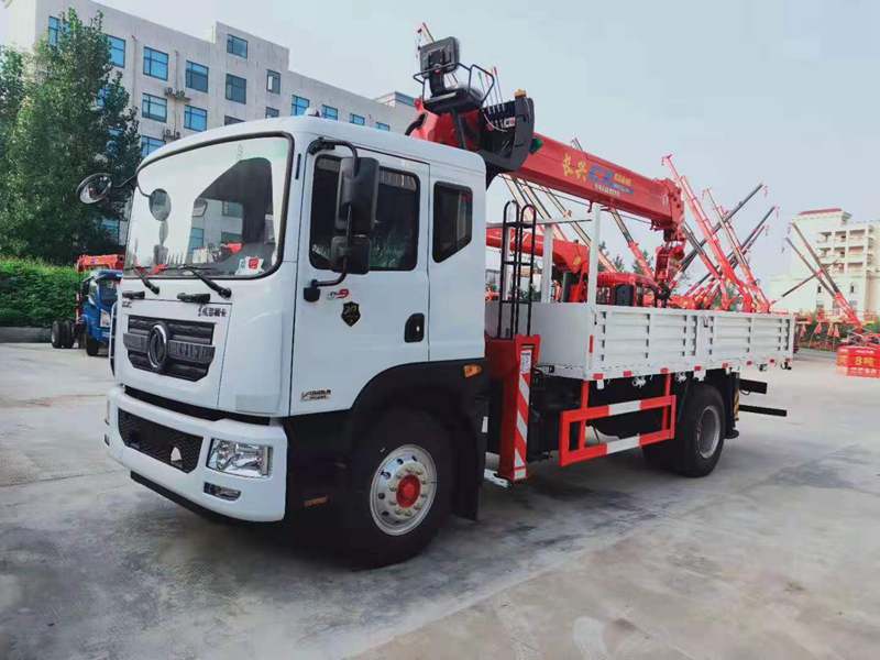 東風多利卡D9隨車吊