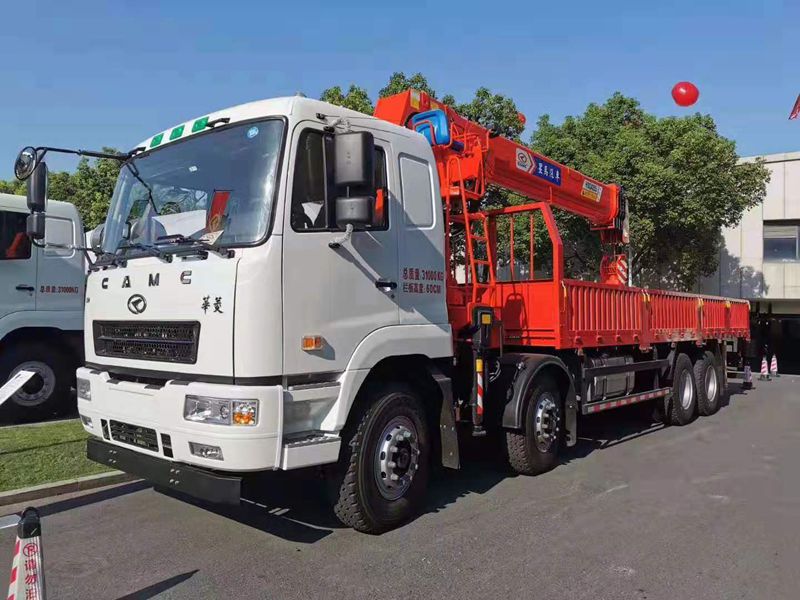 華菱重卡前四后八隨車(chē)吊